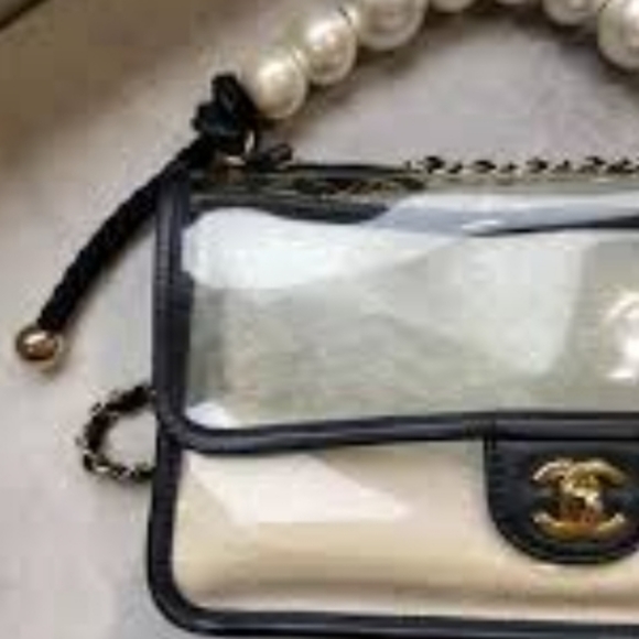 Chanel handbag - Picture 1 of 3